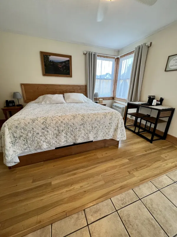 King bed room with kitchenette
